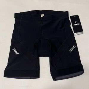 NWT Zoot women's endurance tri 8" short in black.   Size small.